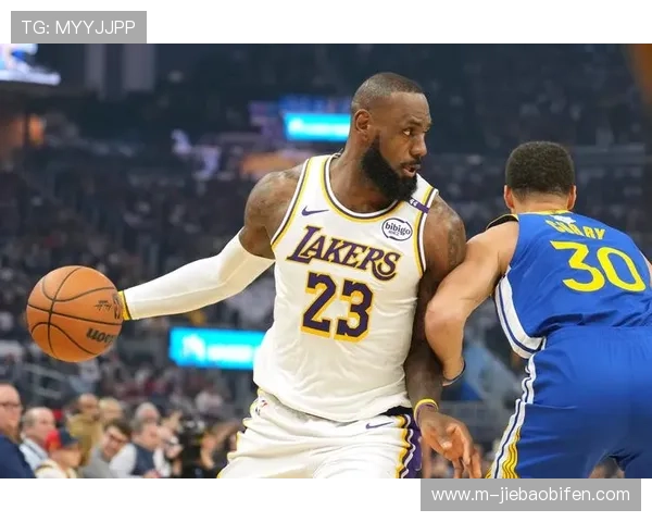 詹姆斯13中11砍26分，湖人半场领先国王18分