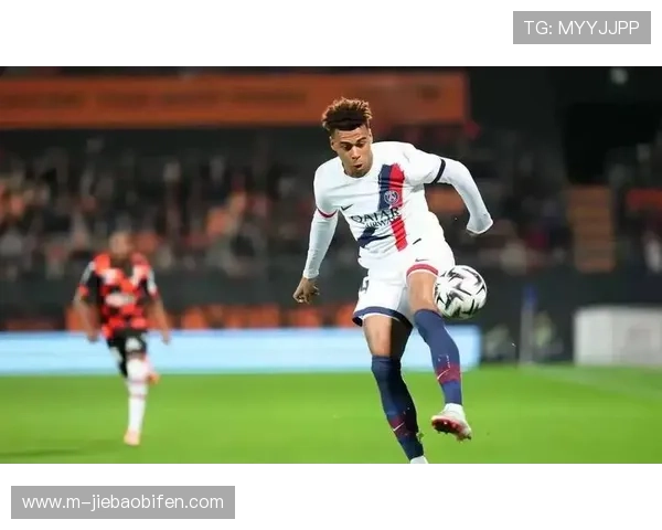 巴黎圣日耳曼客场3-2逆转摩纳哥，杜埃独中两元